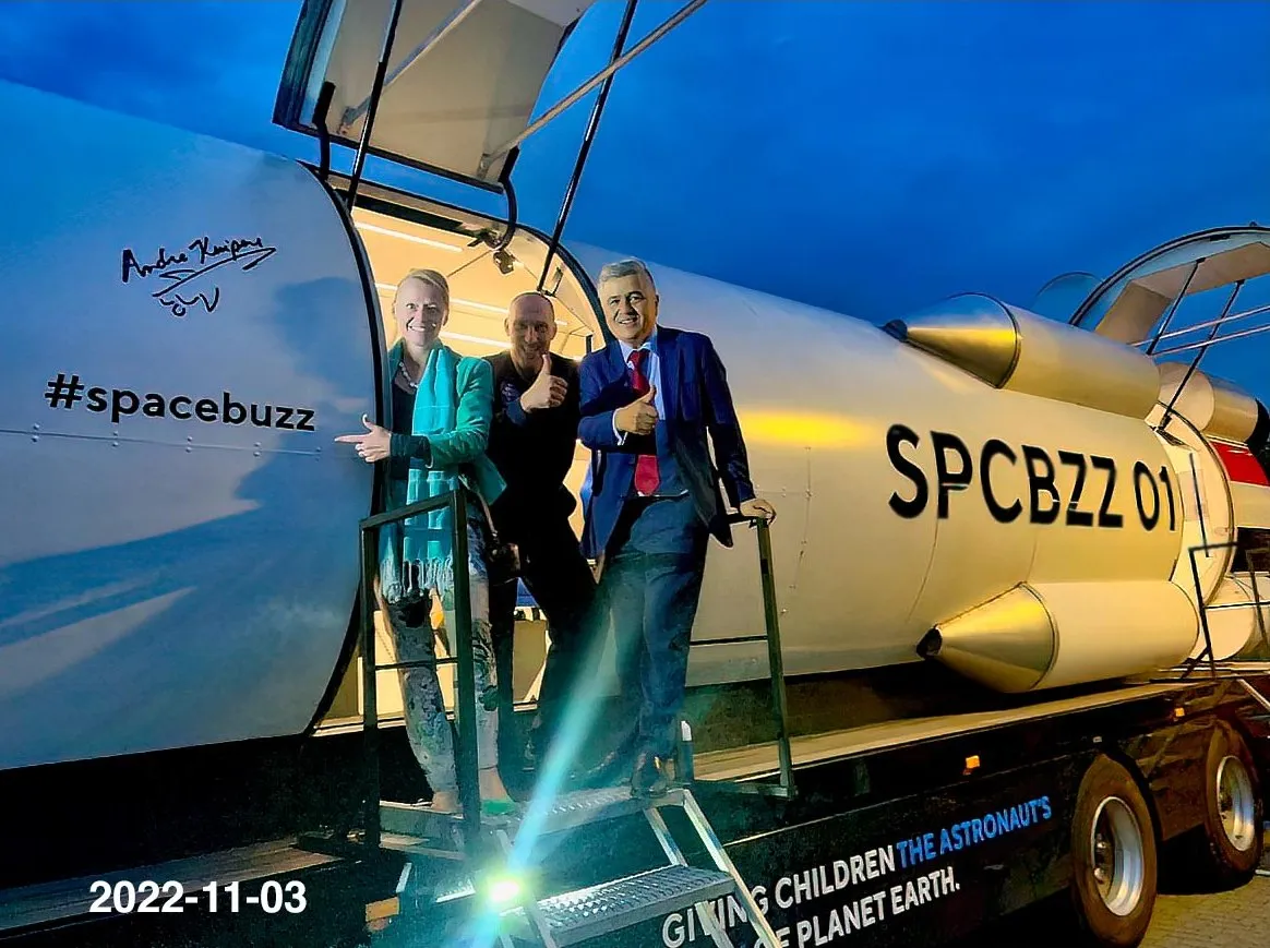 Beeld bij project “Spacebuzz en amstelidee voor 2de keer geland in Amstelveen”