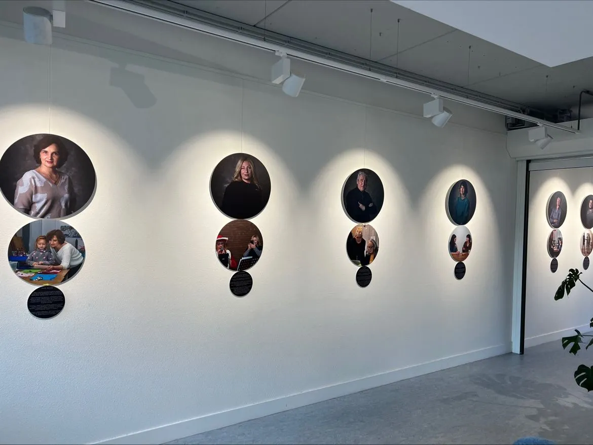 Beeld bij project “Fototentoonstelling “connected” van Charlotte Brand geopend bij platform C (Amstelidee cosponsor)”
