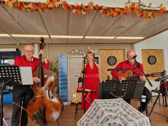 Beeld bij project “Optreden “Music Al In” in De Middenhof in Amstelveen bijzonder geslaagd! Gesponsord door Amstelidee”