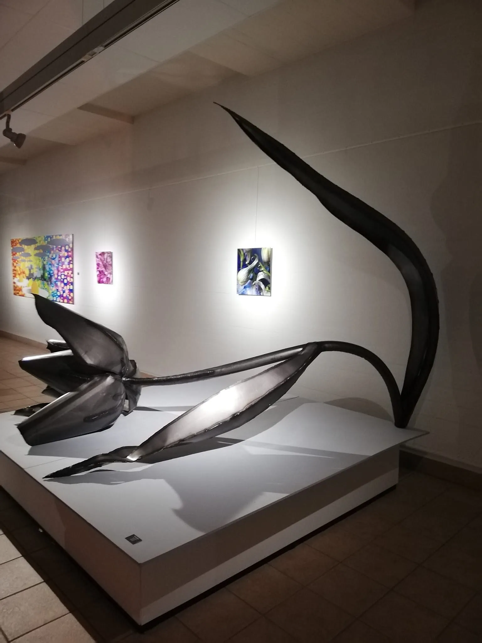 Beeld bij project “Amstelidee steunt kunstexpositie Floral Art Album in het Flower Art Museum Aalsmeer”