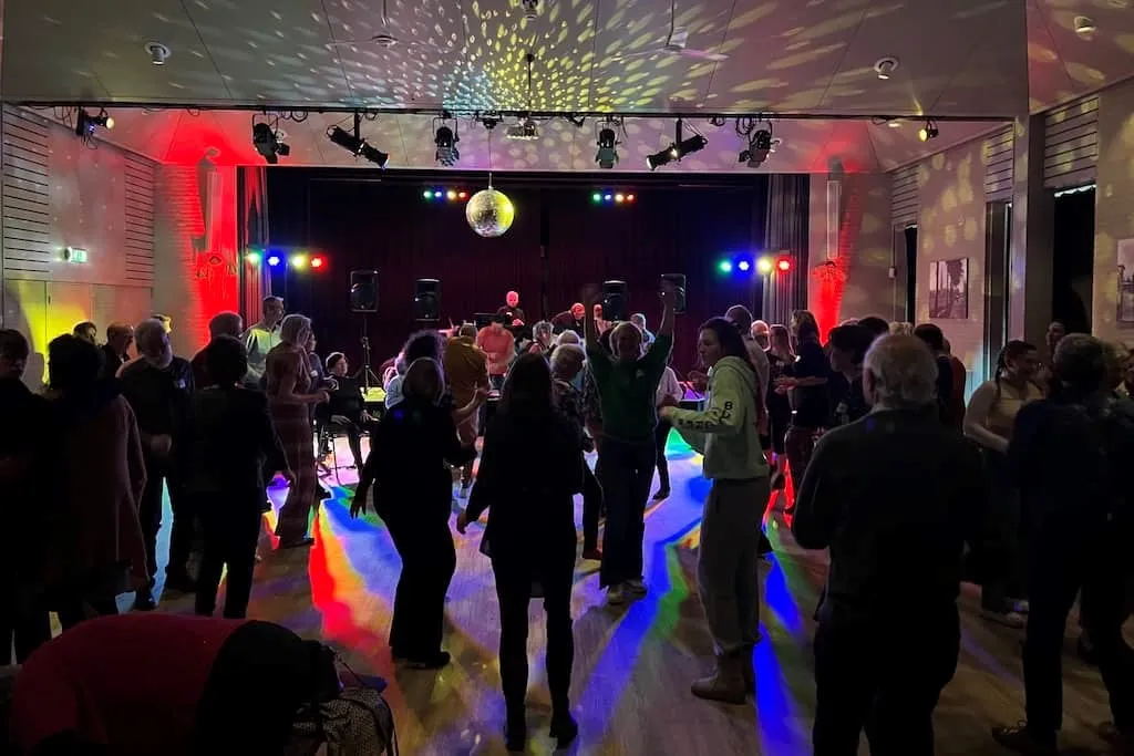 Beeld bij project “AMSTELIDEE EN STINAK COSPONSORS VAN NOG ÉÉN KEER DISCOTHEEK CHARLY IN BOVENKERK”