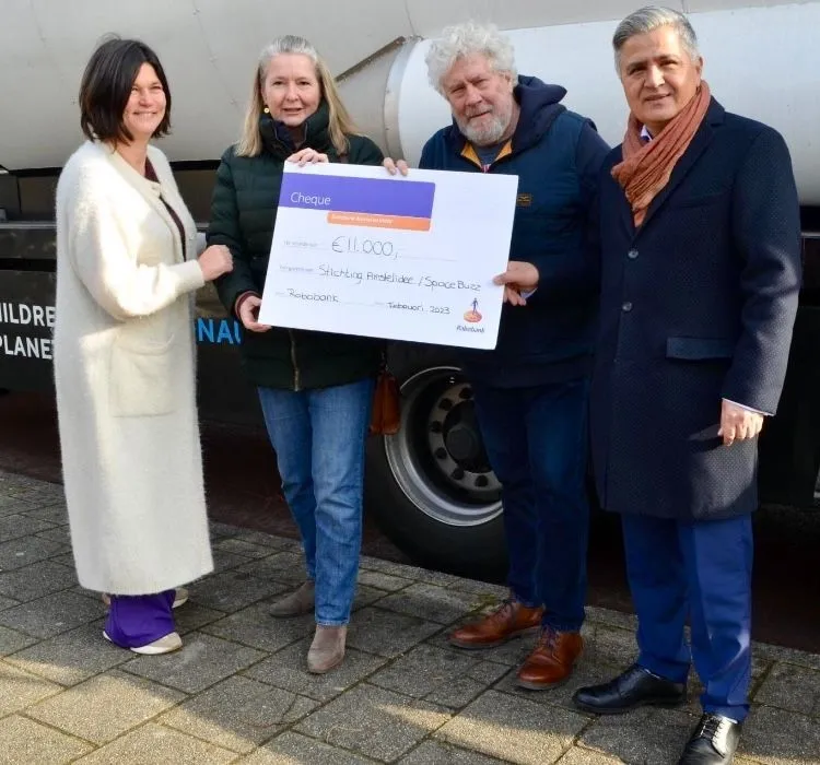 Beeld bij project “SPACEBUZZ LANDDE 15 FEBRUARI MET RABOBANK EN AMSTELIDEE VOOR DE 3DE KEER IN AMSTELVEEN, NU BIJ KINDERCAMPUS KING SCHOOL”